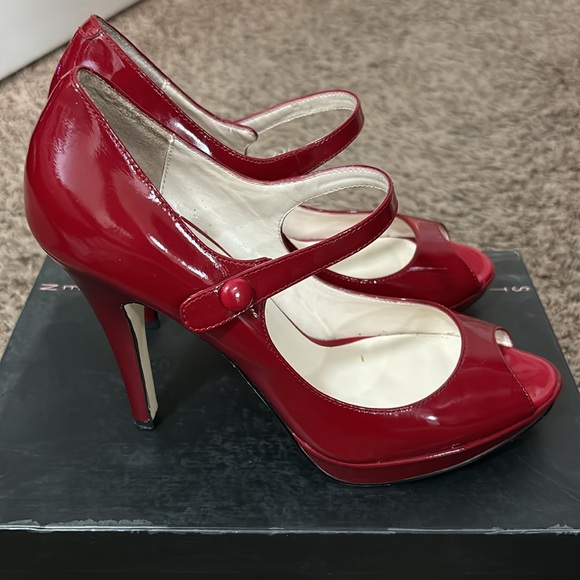 Cute mary jane style heel. - Picture 2 of 5